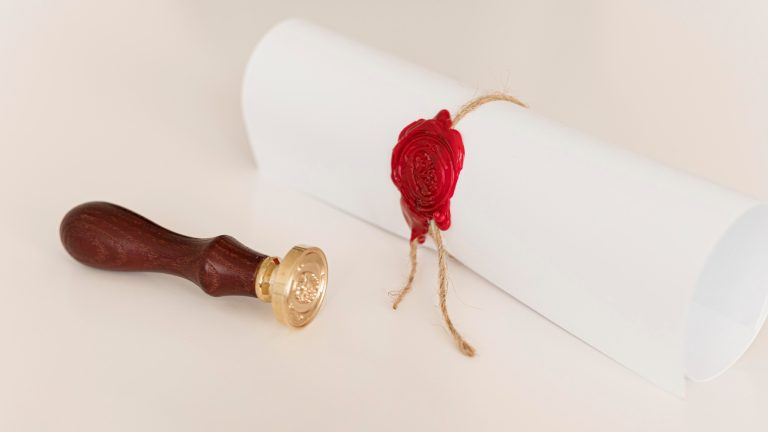 A Simple Guide: How an Ontario Notary Public Assists in Home Purchases